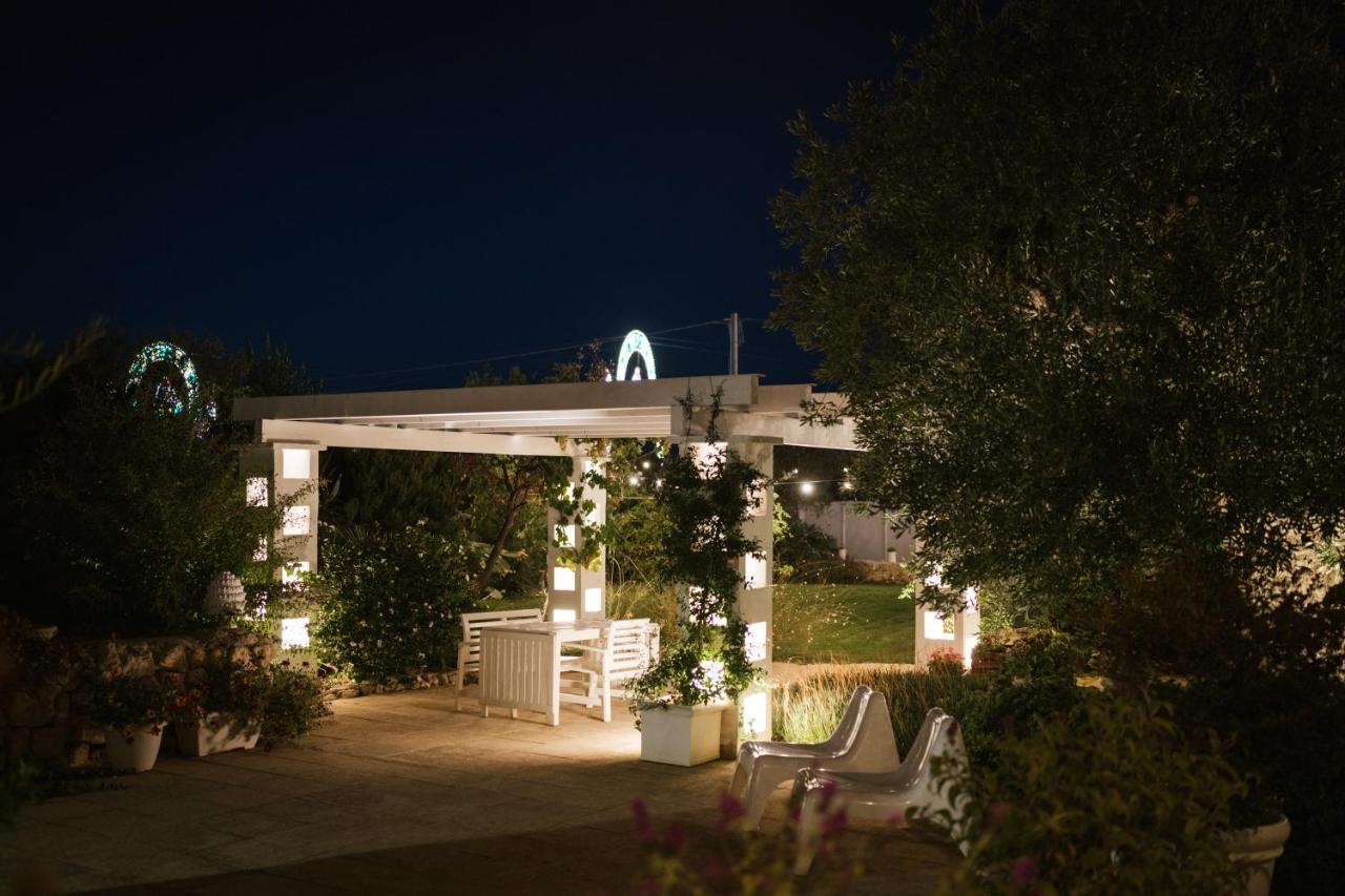 Prestigiosa Villa Con Piscina Condominiale Monopoli Eksteriør bilde
